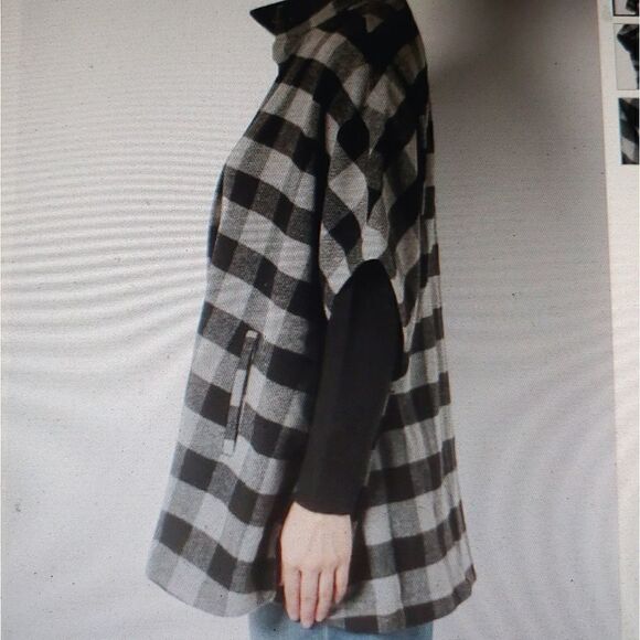 Plaid cape 🍁  - Picture 2 of 5